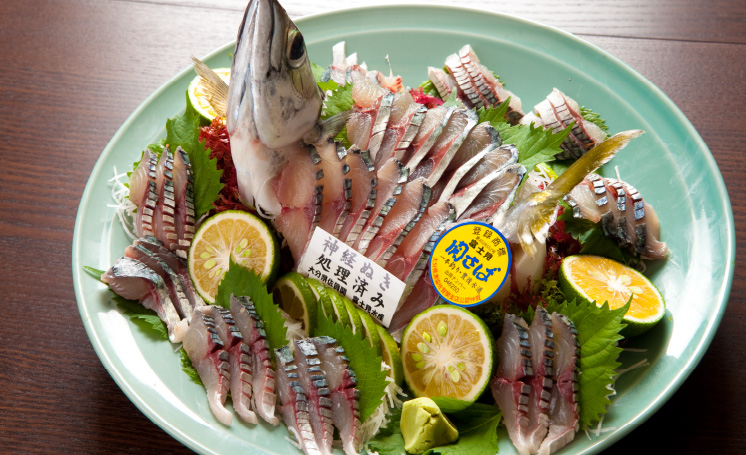 関さば姿造り